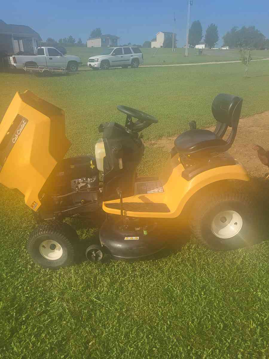 cub cadet riding mower - Bowling Green, Kentucky - FleaMarketBay