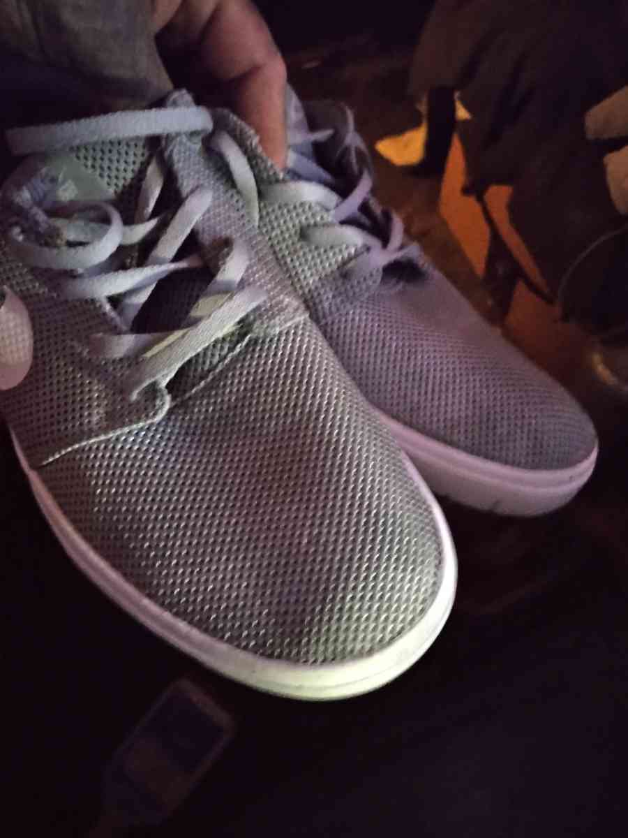 NIKE TENNIS SHOES GREY w White trim size10 - Garden Grove, California - FleaMarketBay