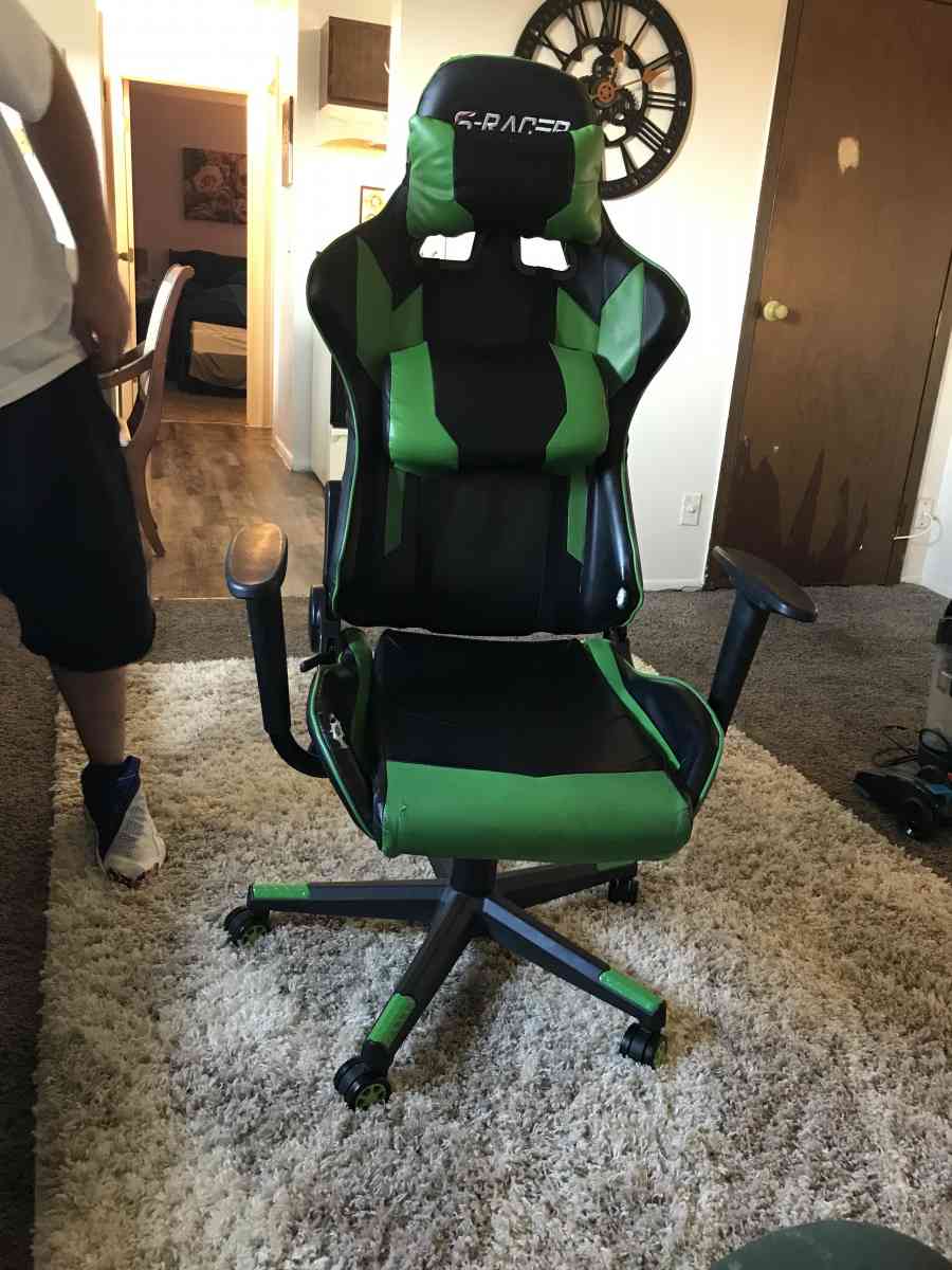 S racer gamer chair - Hamilton, Ohio