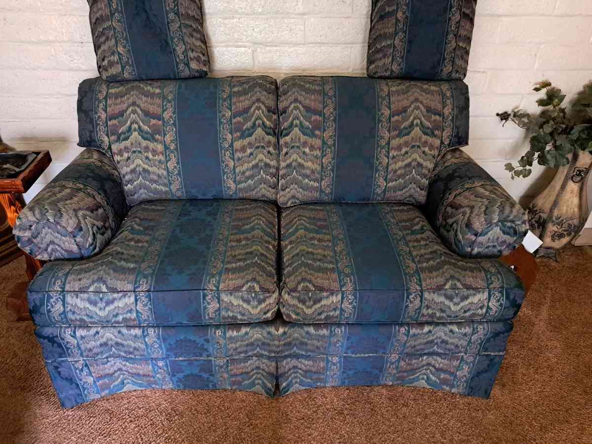 couch loveseat - Rochester, New York - FleaMarketBay