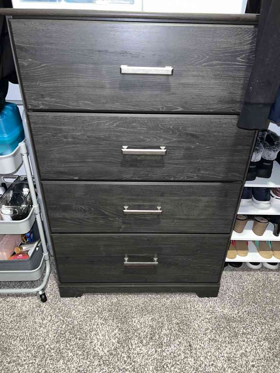 BROWN QUEEN BEDROOM SET - Katy, Texas - FleaMarketBay