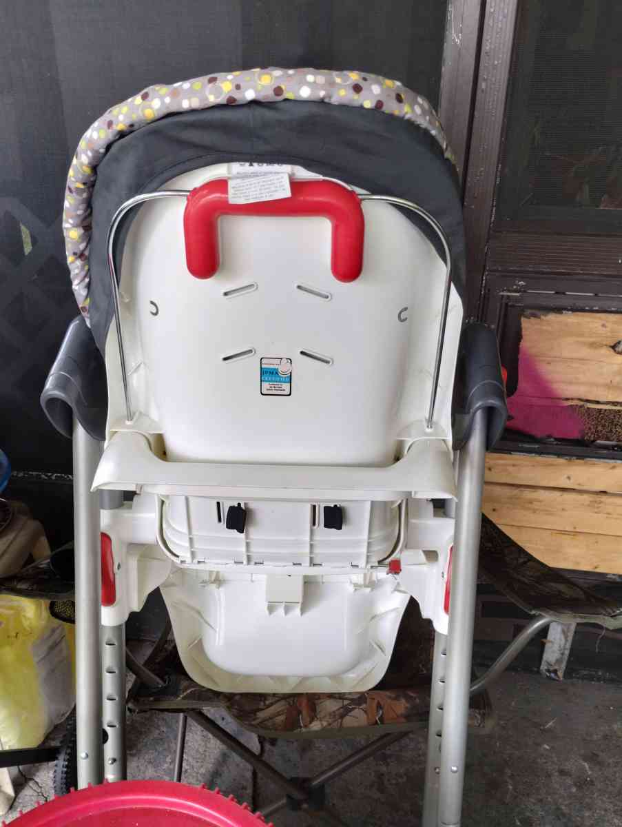 playpen and highchair - Lakeland, Florida - FleaMarketBay