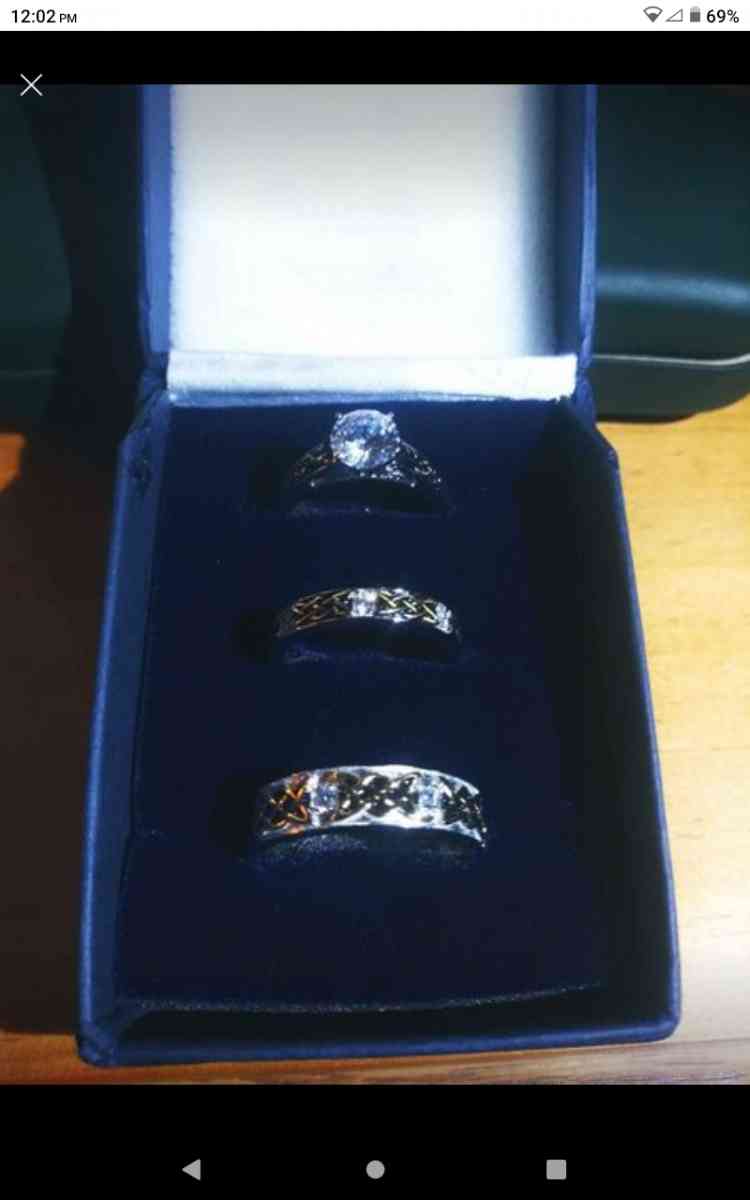 Irish Trinity knot his and her wedding ring set - New Florence, Pennsylvania