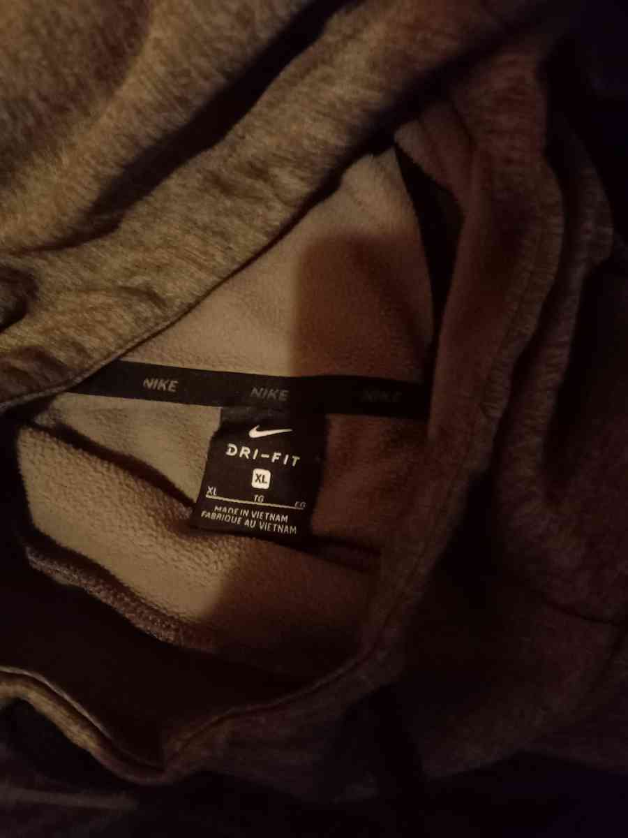 Nike pants and hoodie plus tank top - Detroit, Michigan - FleaMarketBay