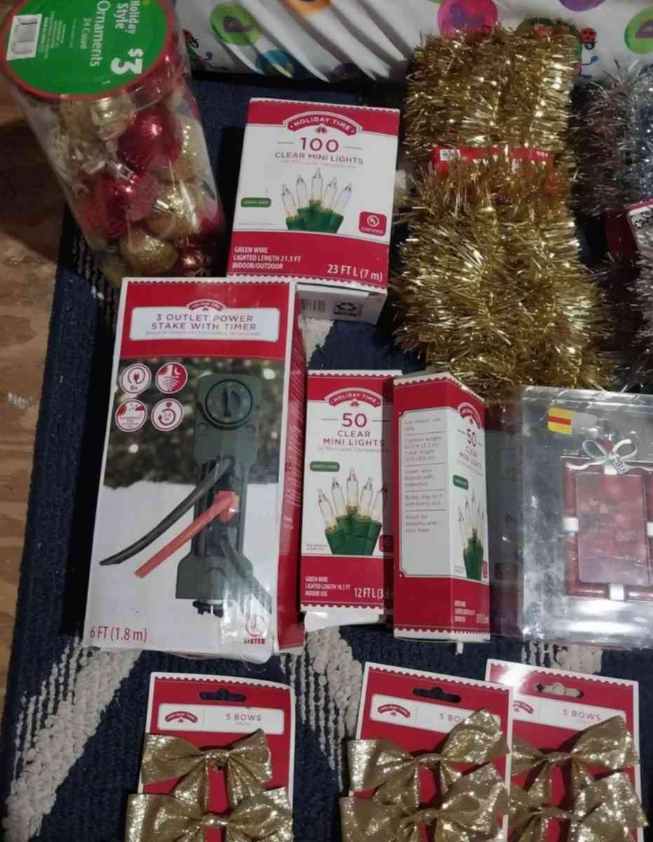 Christmas Decor - Leesville, South Carolina - FleaMarketBay