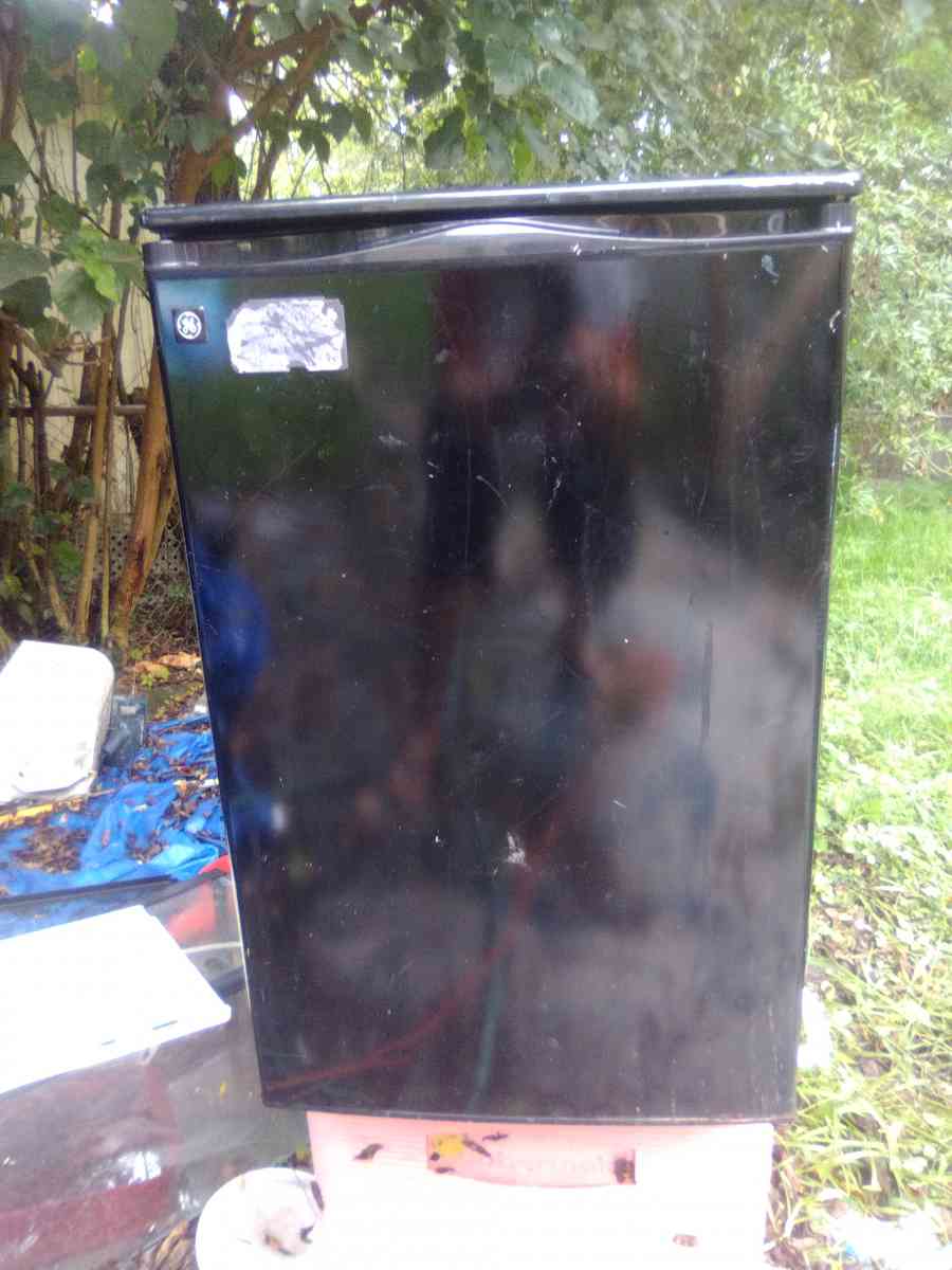 mini fridge works great - Jacksonville, Florida - FleaMarketBay