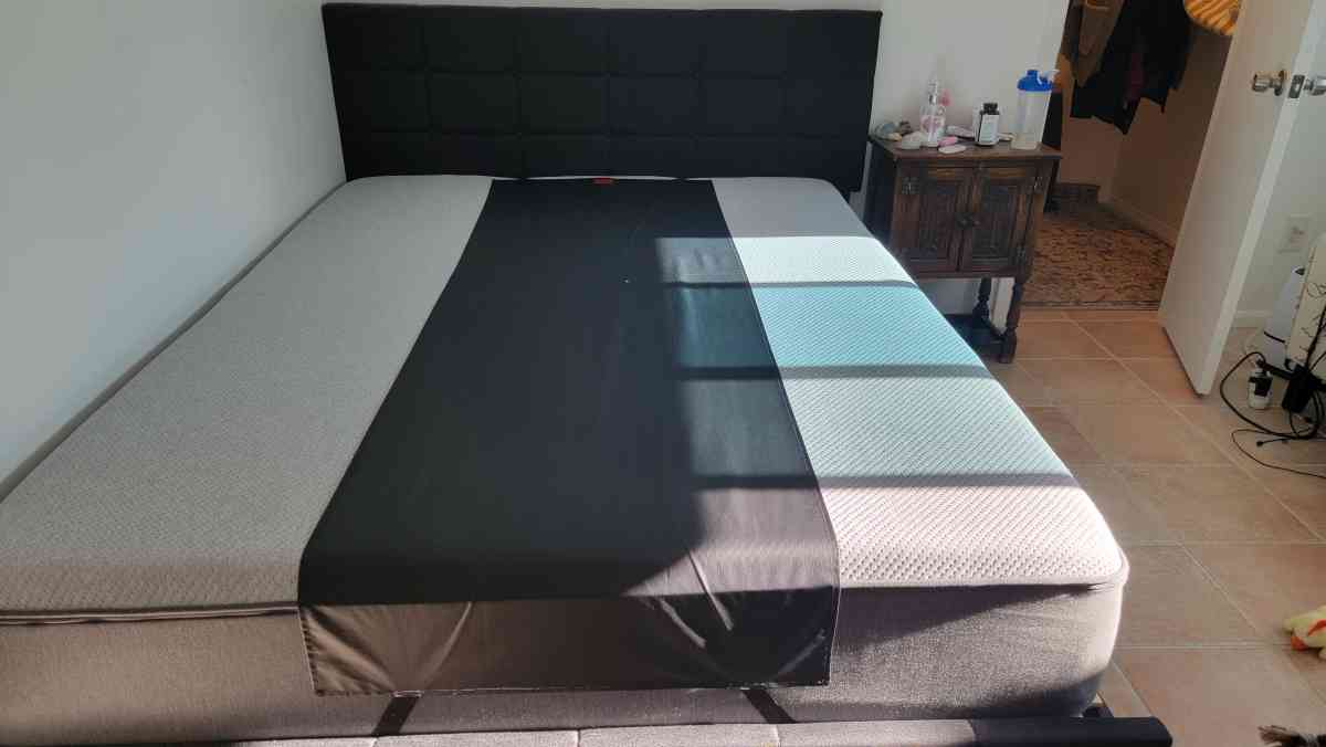 Queen memory foam mattress with a bed frame - Scottsdale, Arizona