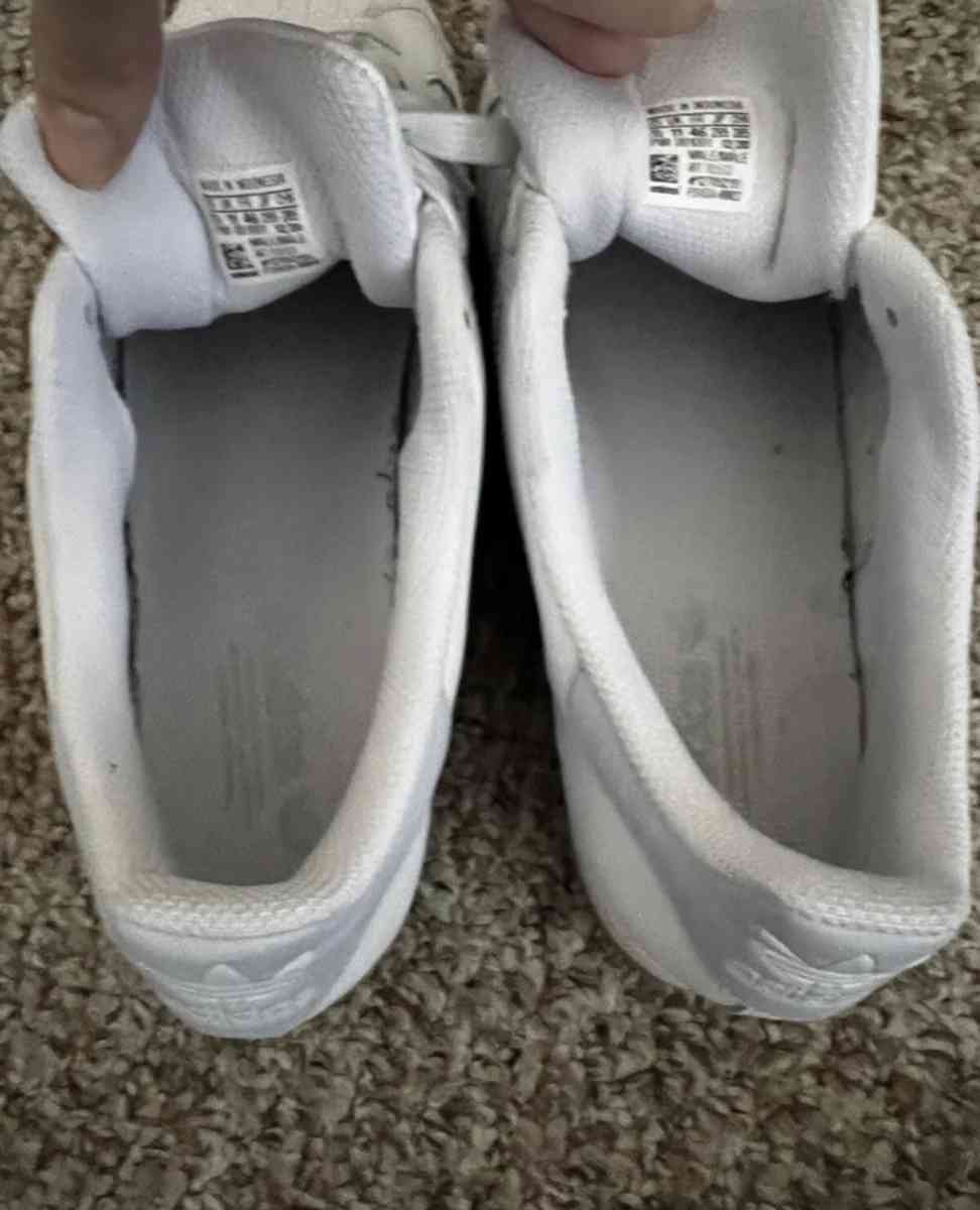 Addias shell top - Dedham, Massachusetts - FleaMarketBay