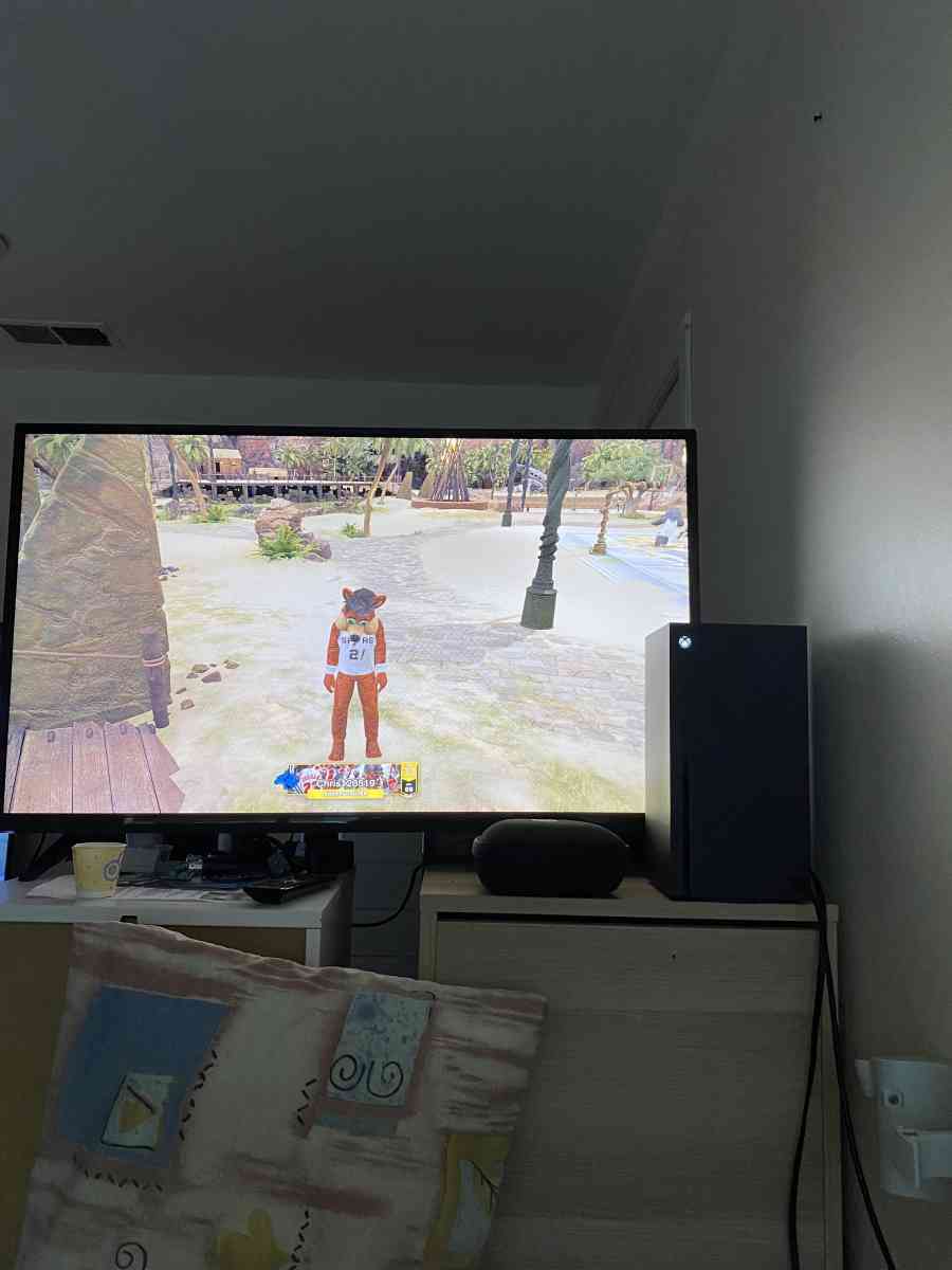 I am selling my Xbox series X - Van Nuys, California