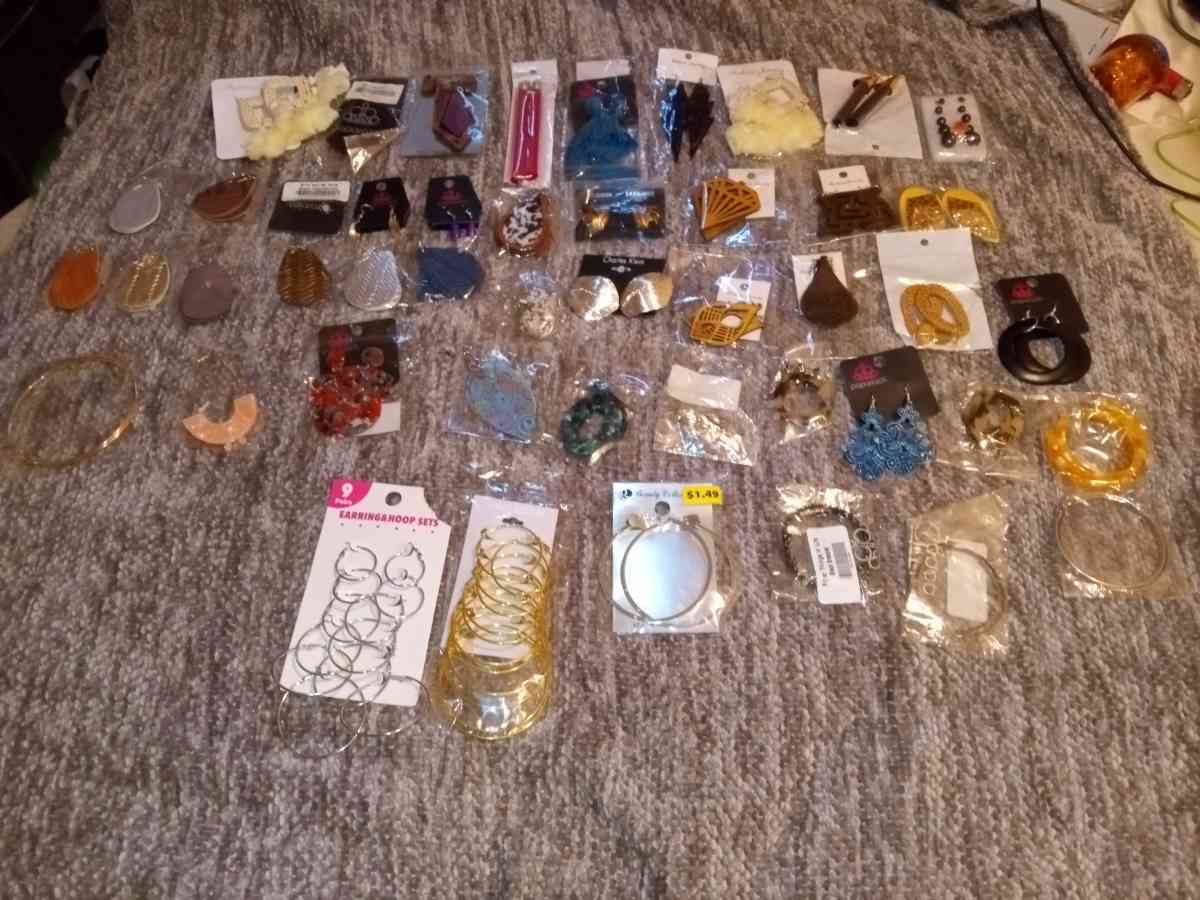62 pairs of various brands of earrings they are all NIP - Broseley, Missouri - FleaMarketBay
