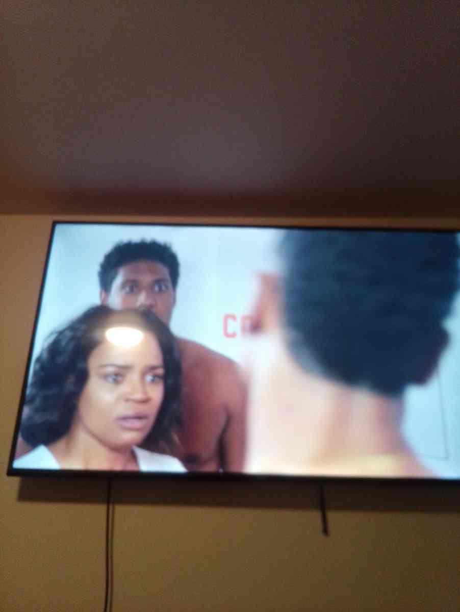 70 inc Vizio TV - Andalusia, Illinois