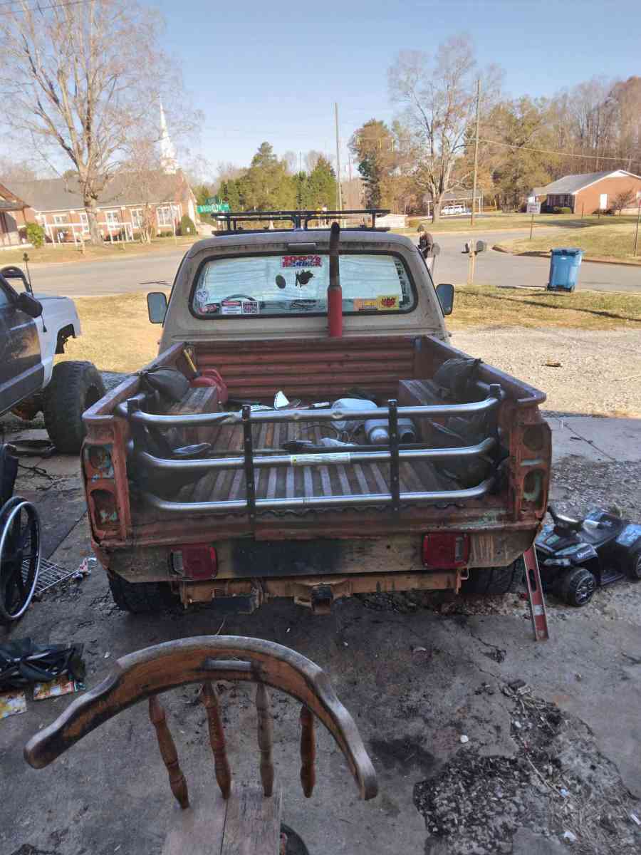 1984 dodge D150 Regular Cab short bed - Ramseur, North Carolina - FleaMarketBay