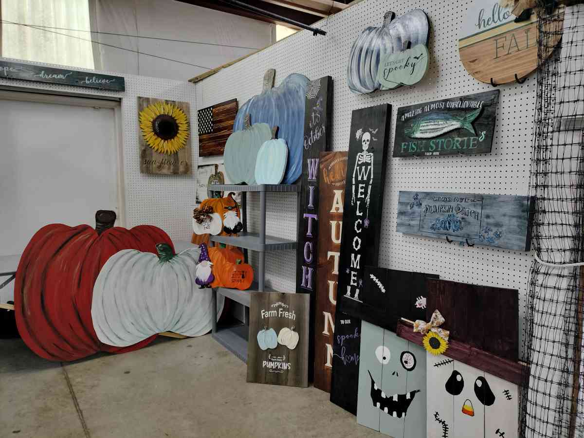 6ft wood porch signs and flags - Hamilton, Ohio - FleaMarketBay