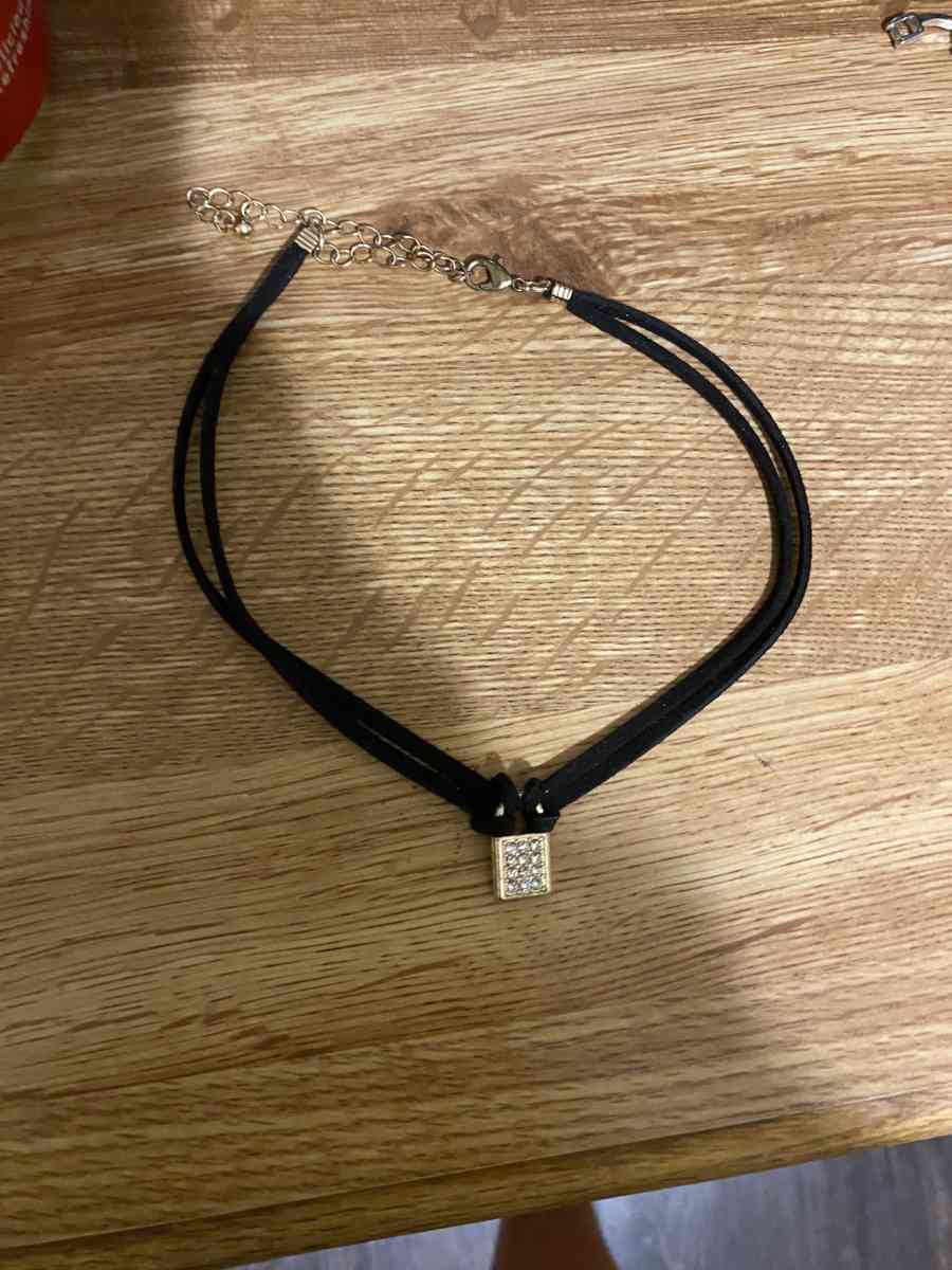 choker necklace
