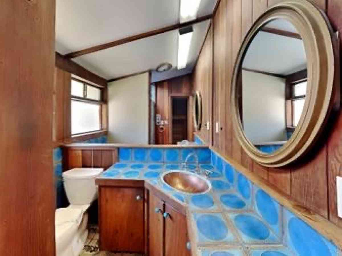 AMAZING FAMILY HOME NOW ON MARKET - Woodland Hills, California - FleaMarketBay