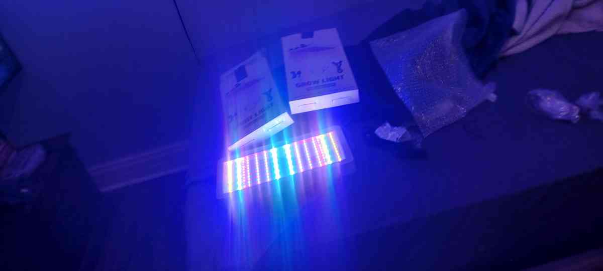 GREENHUT GROWTENT 96INCHES BY 48INCHES BY 78INCHES 600D - Coshocton, Ohio - FleaMarketBay