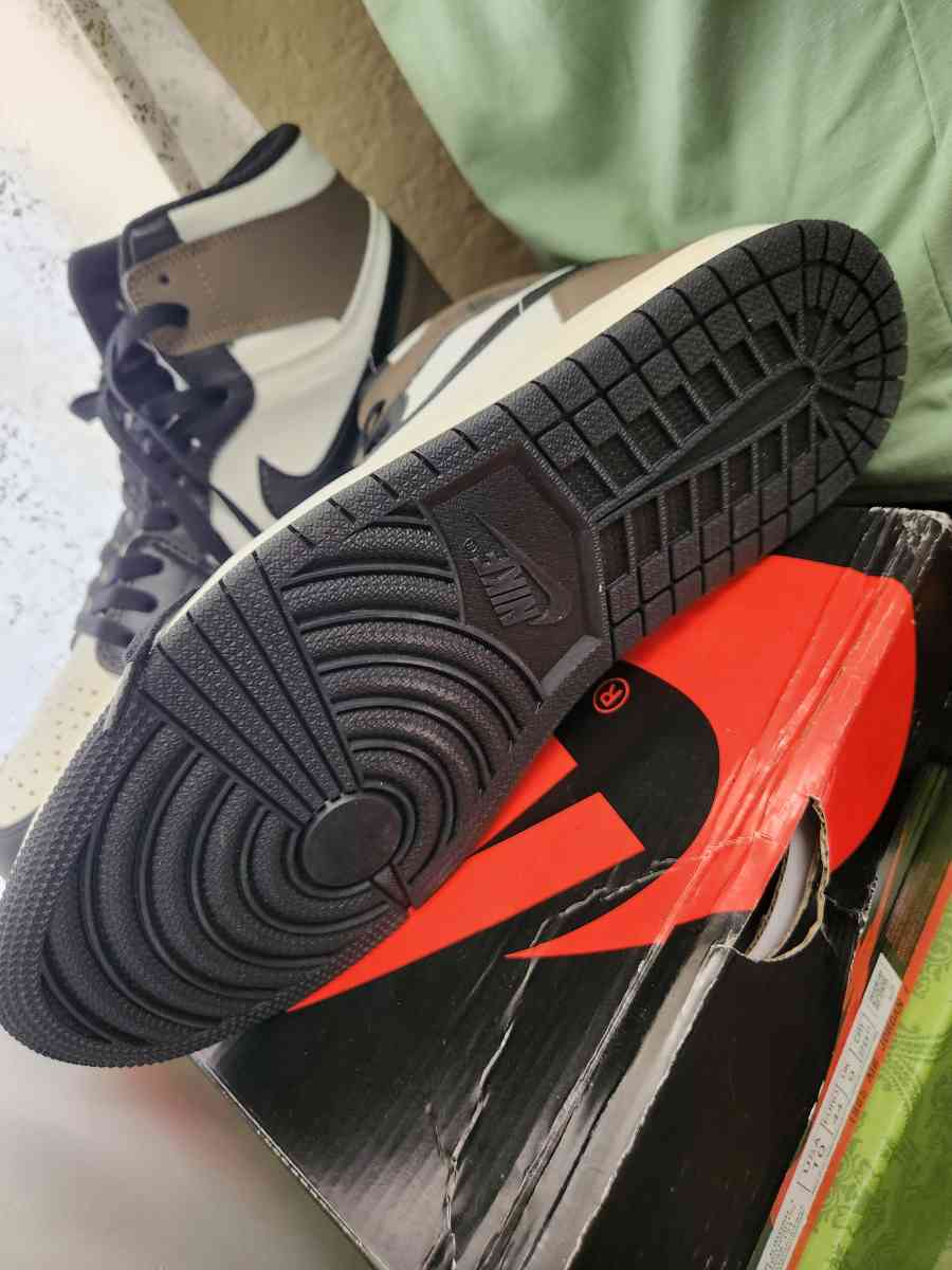 Nike size 10 for men - Adelanto, California - FleaMarketBay