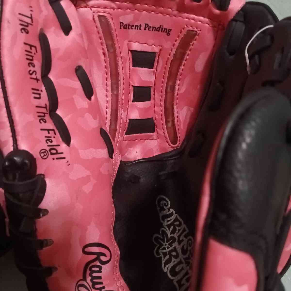 pink softball glove - Bluff, Utah - FleaMarketBay