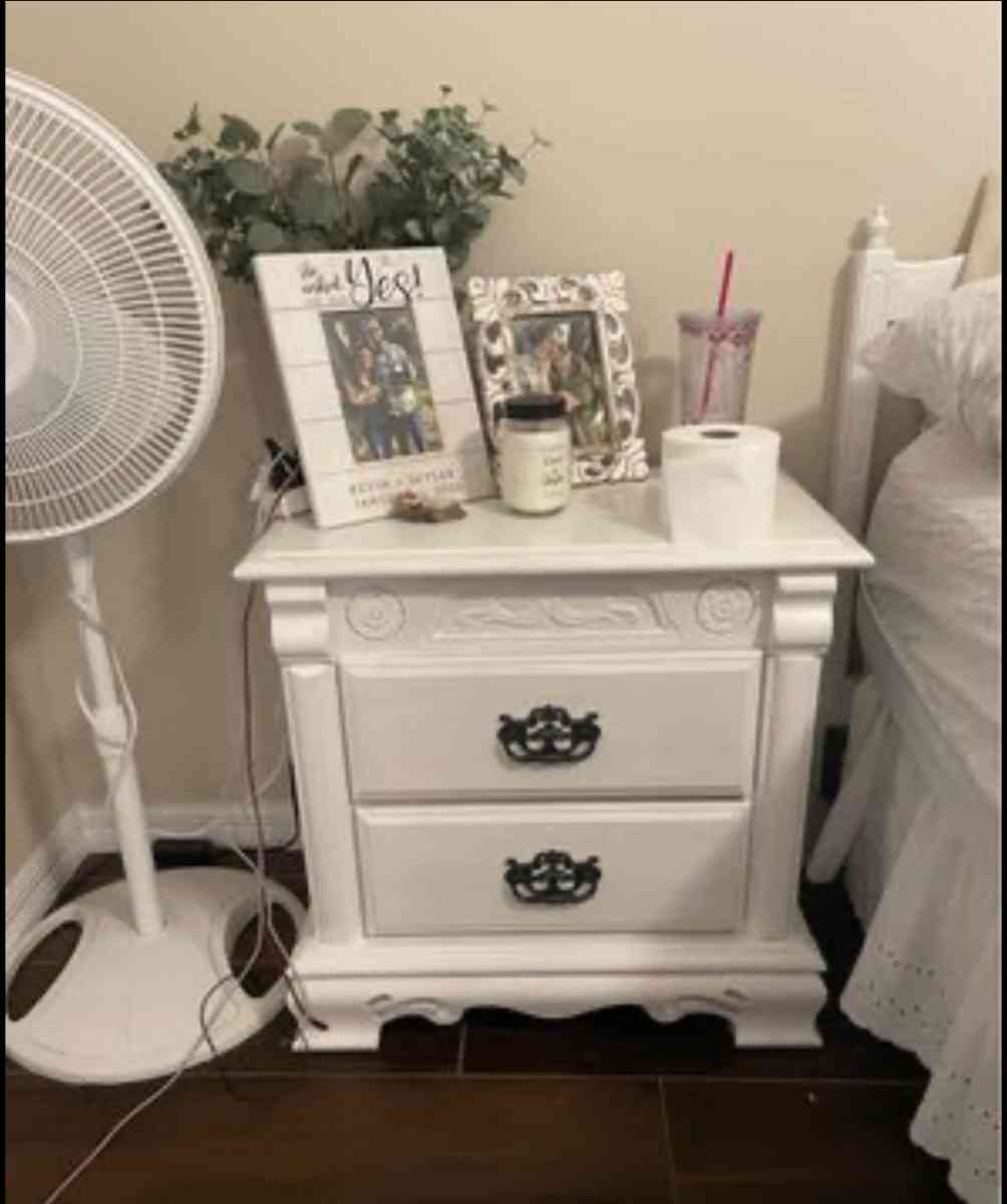 wood bedroom set 2 night stands Long Dresser and Tall Dresser with Headboard - Land O Lakes, Florida - FleaMarketBay