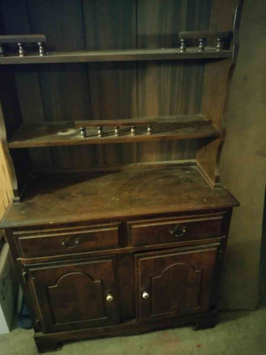2 piece hutch Brown color - Ashland, Pennsylvania - FleaMarketBay