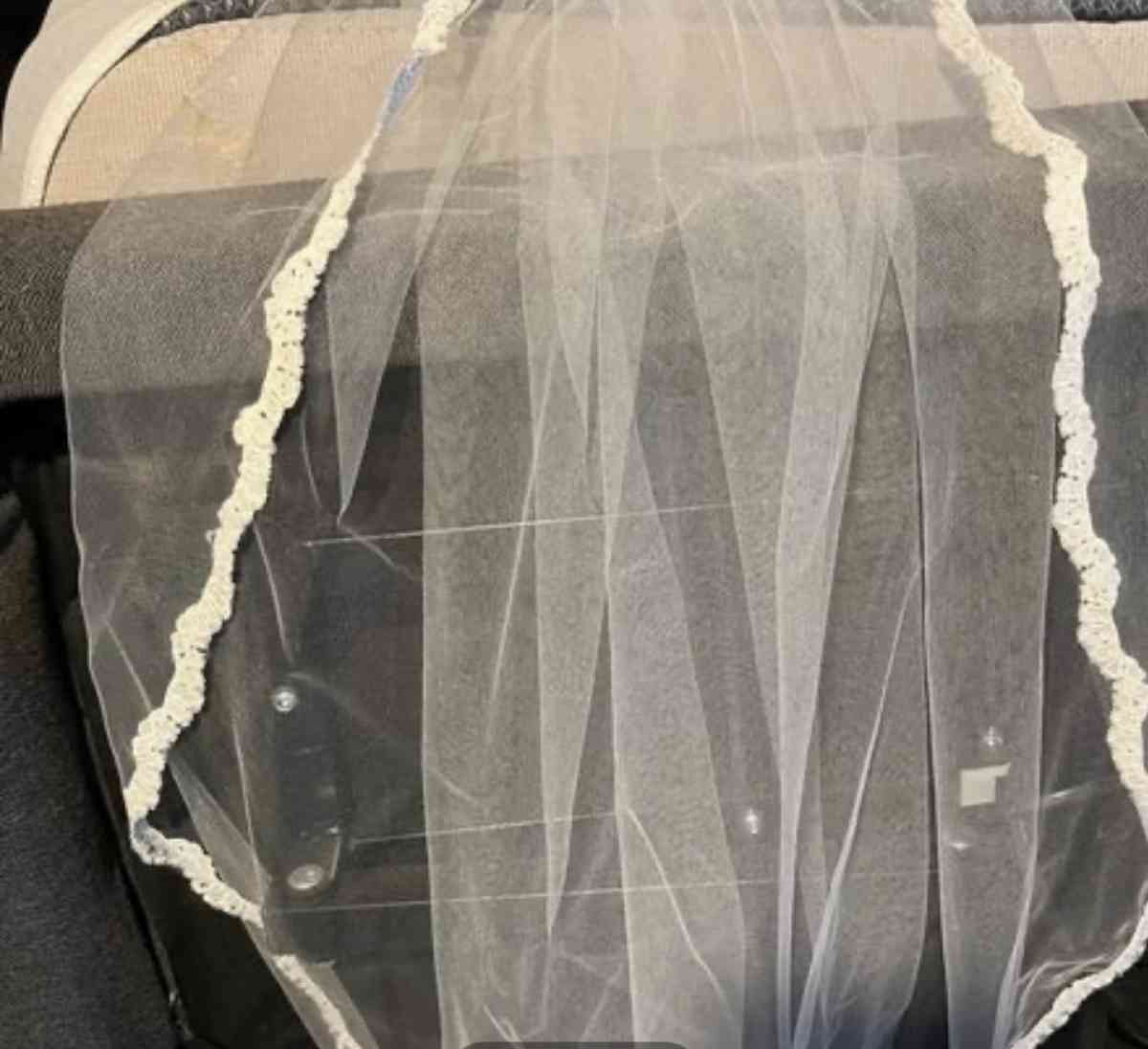 pearl and Bead Davids Bridal Veil - Attleboro, Massachusetts - FleaMarketBay