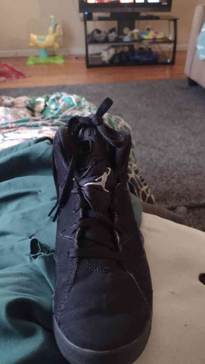 Jordans size 2y3y both pairs - Saint Louis, Missouri - FleaMarketBay