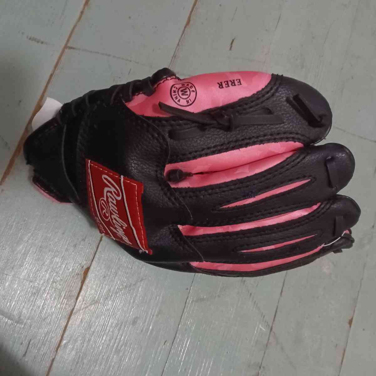 pink softball glove - Bluff, Utah - FleaMarketBay