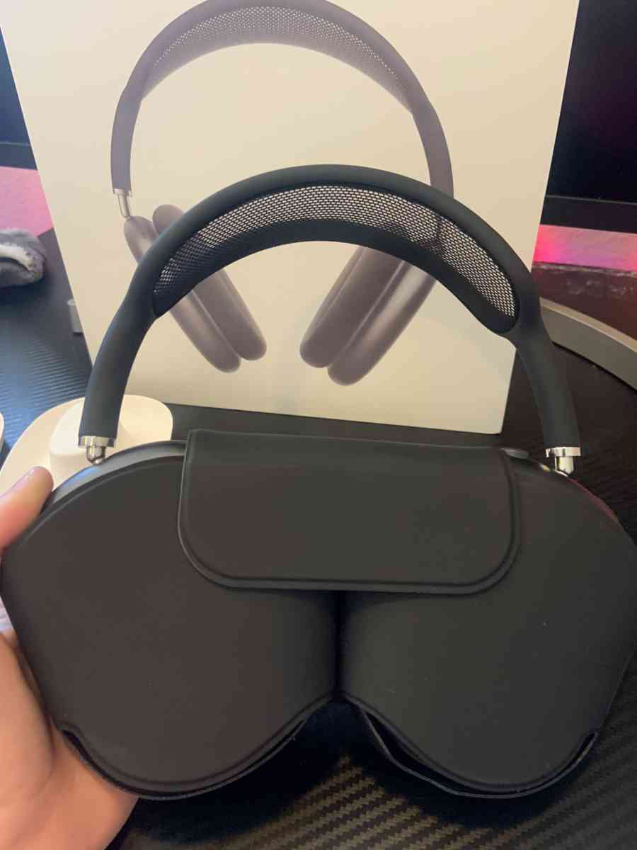 AirPod max - Everett, Washington - FleaMarketBay