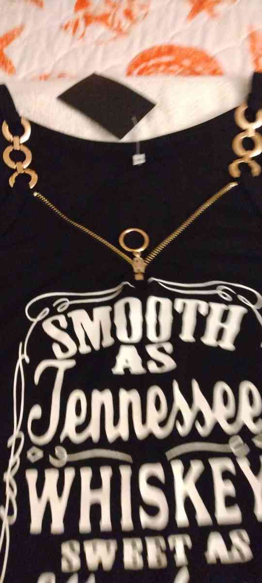 woman tank top - Virginia Beach, Virginia - FleaMarketBay