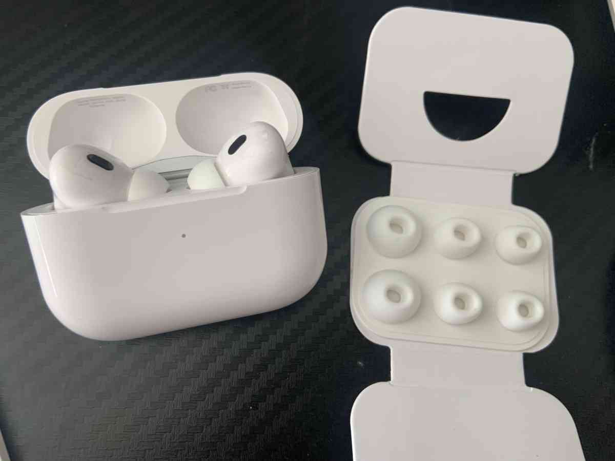 AirPod Pro gen 2 BEST OFFERS - Everett, Washington - FleaMarketBay