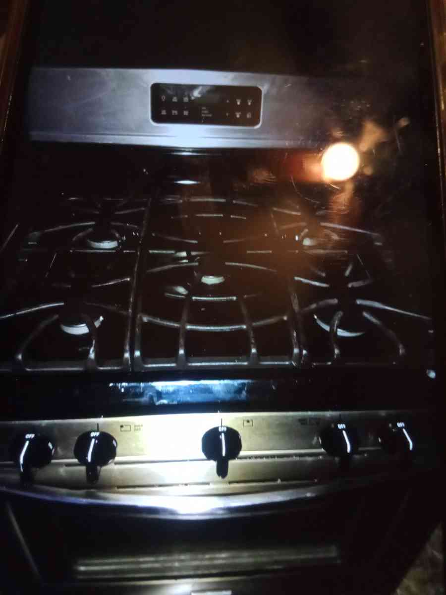 Frigidaire gas Air fry stove oven - Crosby, Texas
