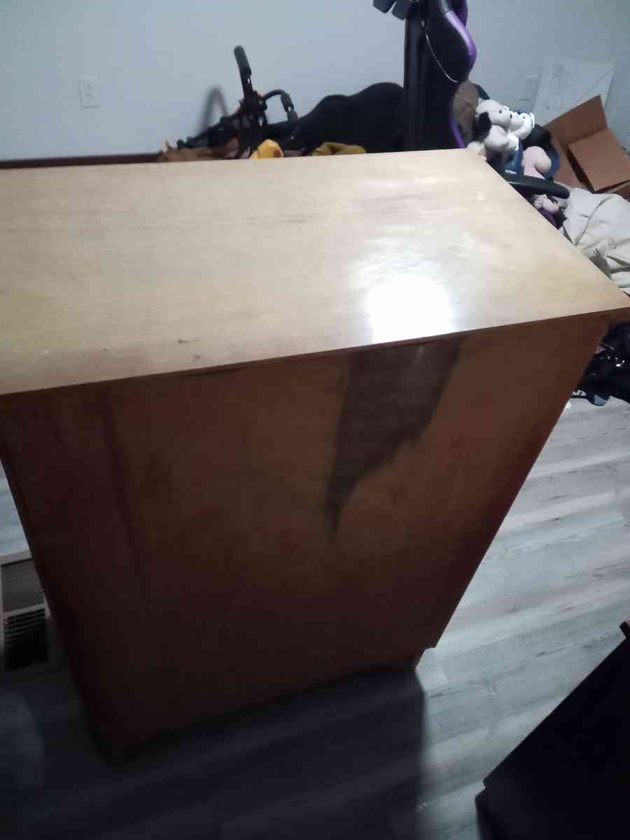 wooden dresser - Red Bud, Illinois - FleaMarketBay