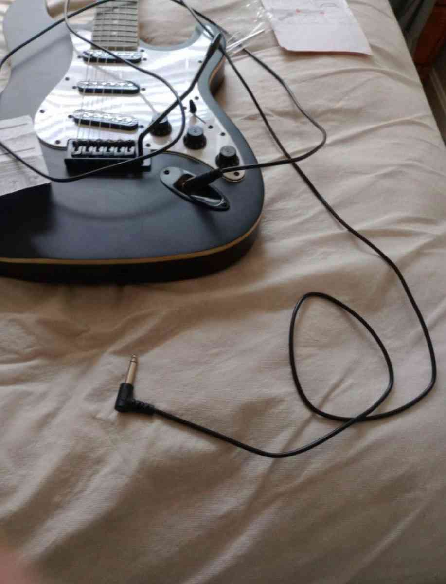 electric guitar - Hampton, Virginia - FleaMarketBay