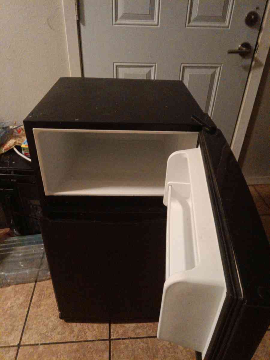a mini refrigerator - Addison, Texas - FleaMarketBay