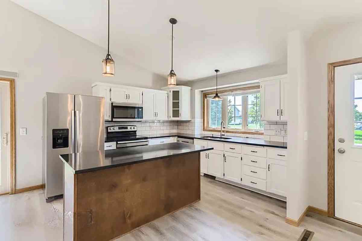 Beautiful single family housing - Minneapolis, Minnesota - FleaMarketBay