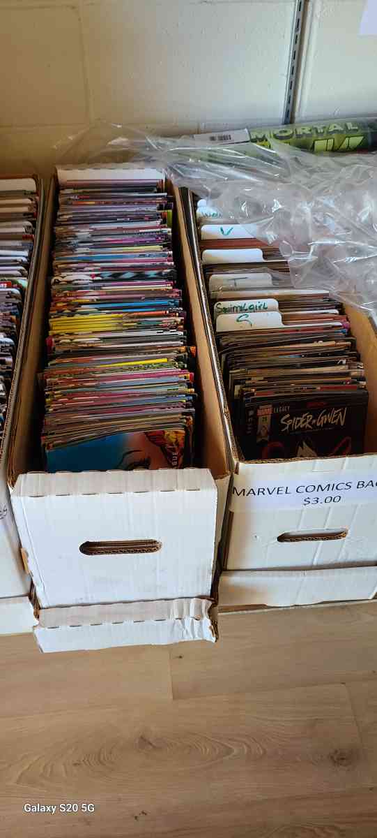 comic book long boxes assorted comics local pickup only - Fontana, California