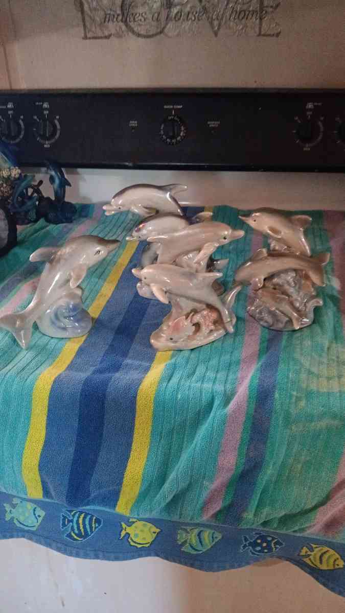 5 piece dophin frgure  collection - Seneca, South Carolina - FleaMarketBay