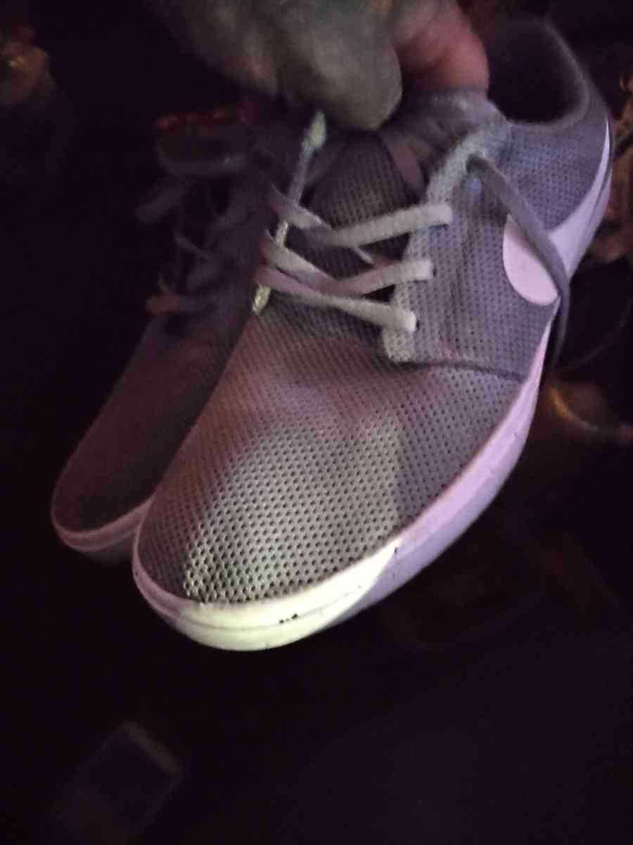 NIKE TENNIS SHOES GREY w White trim size10 - Garden Grove, California - FleaMarketBay