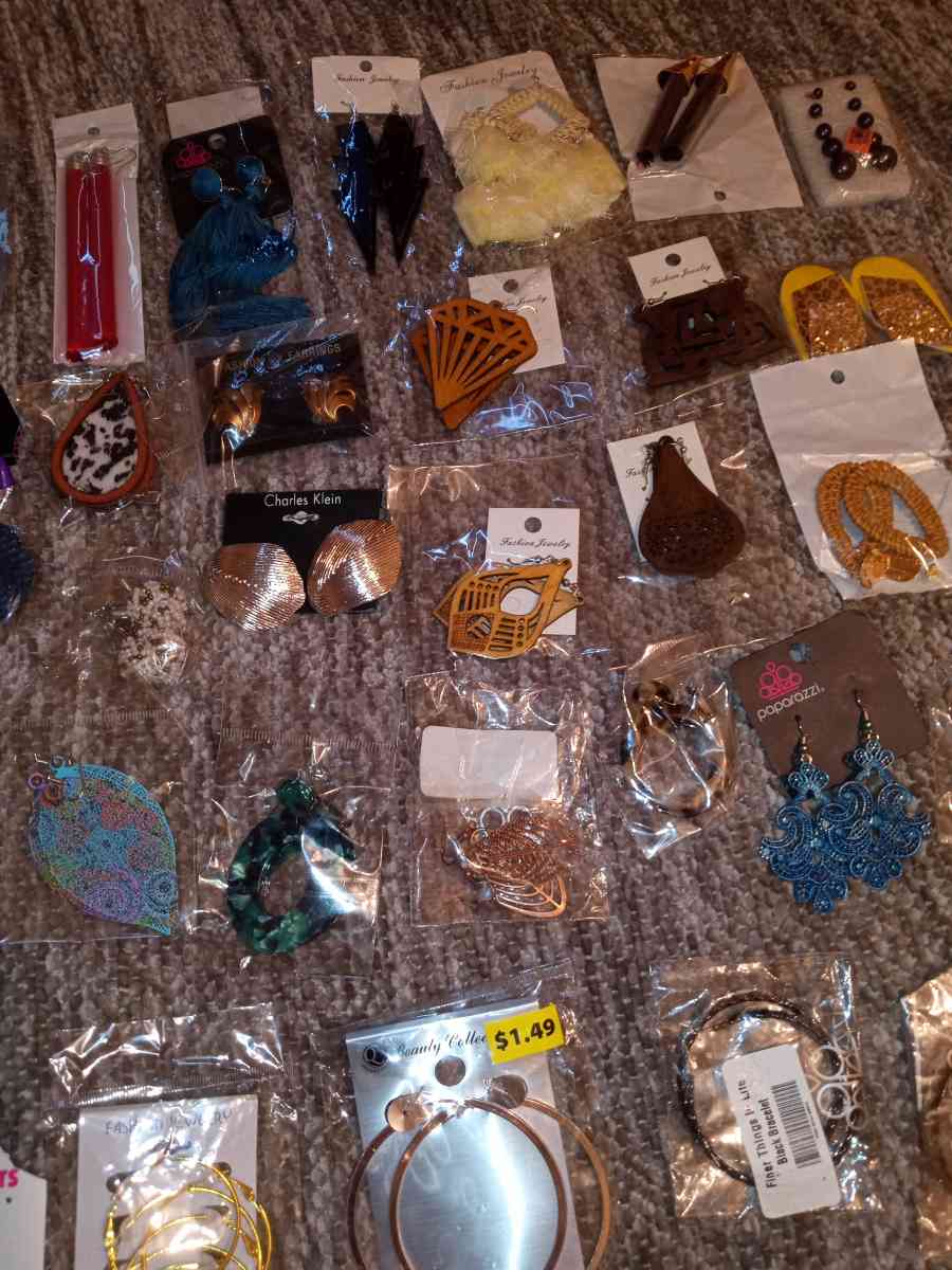 62 pairs of various brands of earrings they are all NIP - Broseley, Missouri - FleaMarketBay