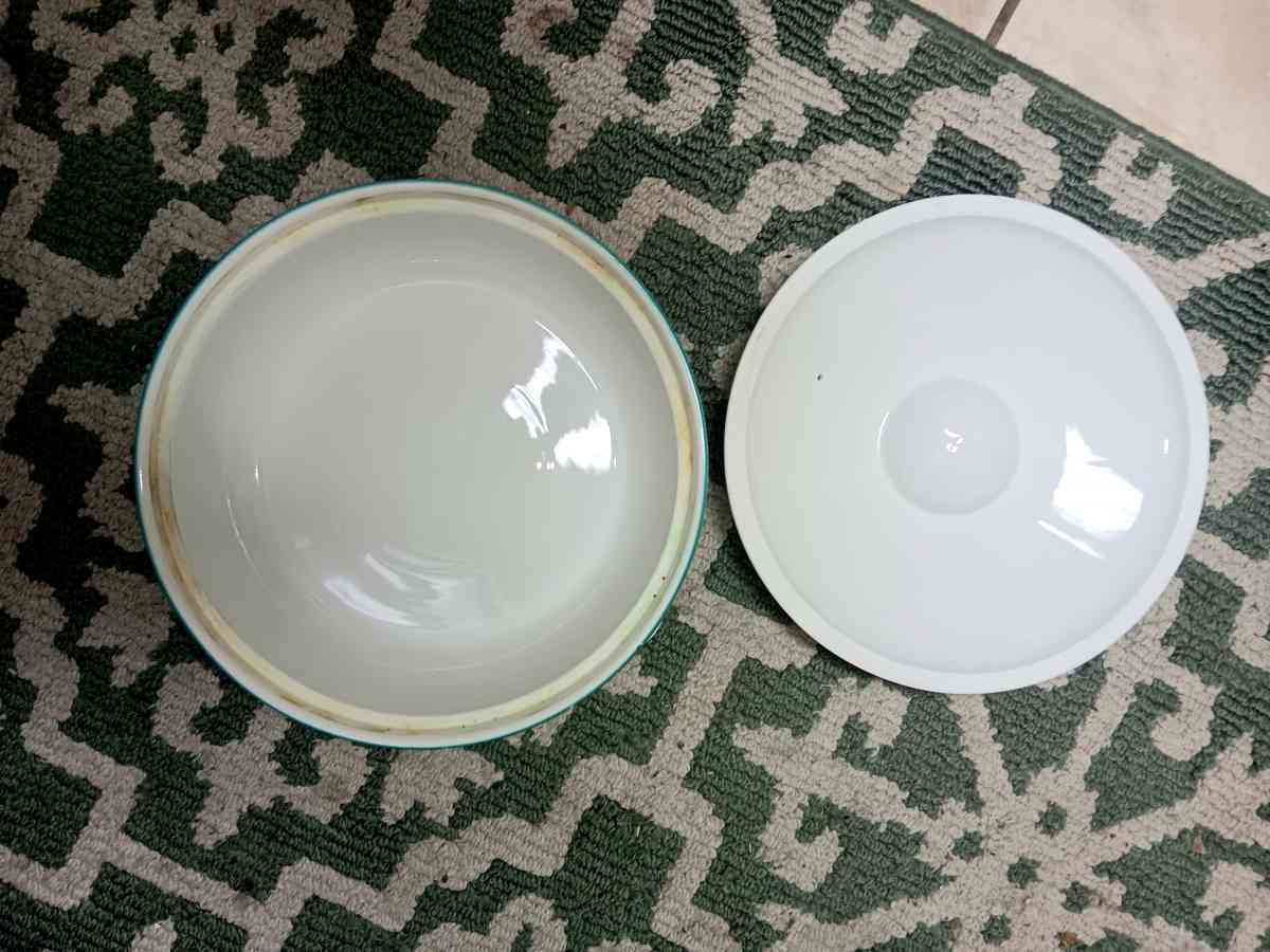Royal Westinghouse casserole dish with cover - Altamonte Springs, Florida - FleaMarketBay