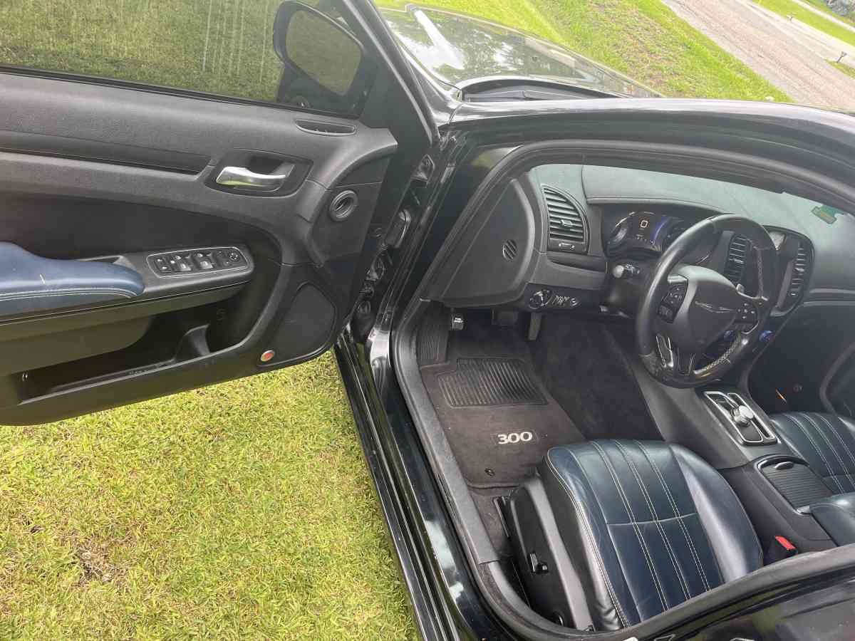Chrysler 300 - Houma, Louisiana - FleaMarketBay