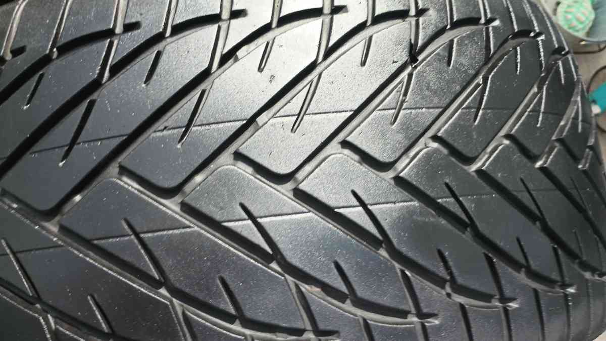 305 35 24 tires  1 pair matching - Springtown, Texas