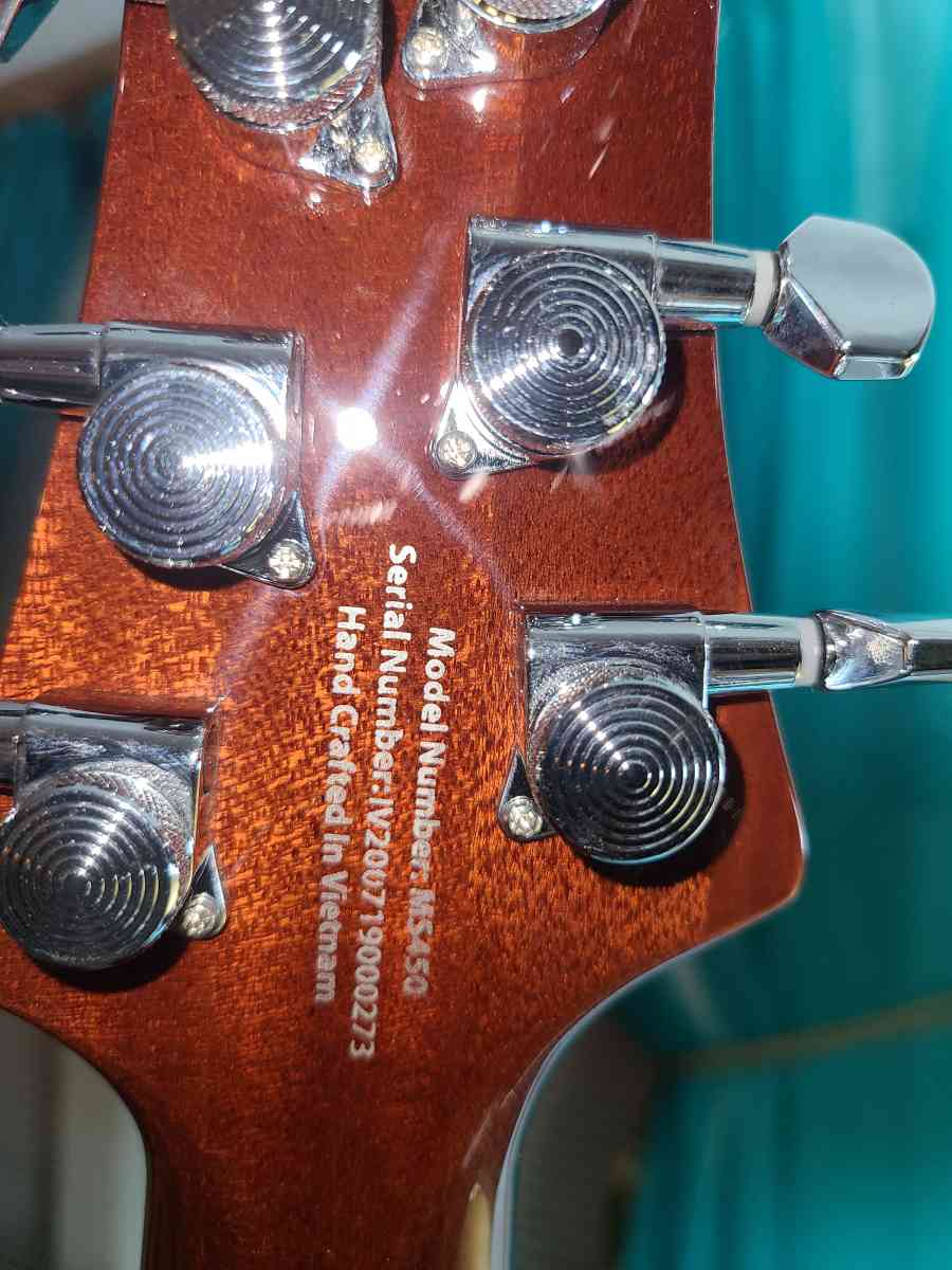 This Beautiful Electric Mitchell Guitar - Harriman, Tennessee - FleaMarketBay