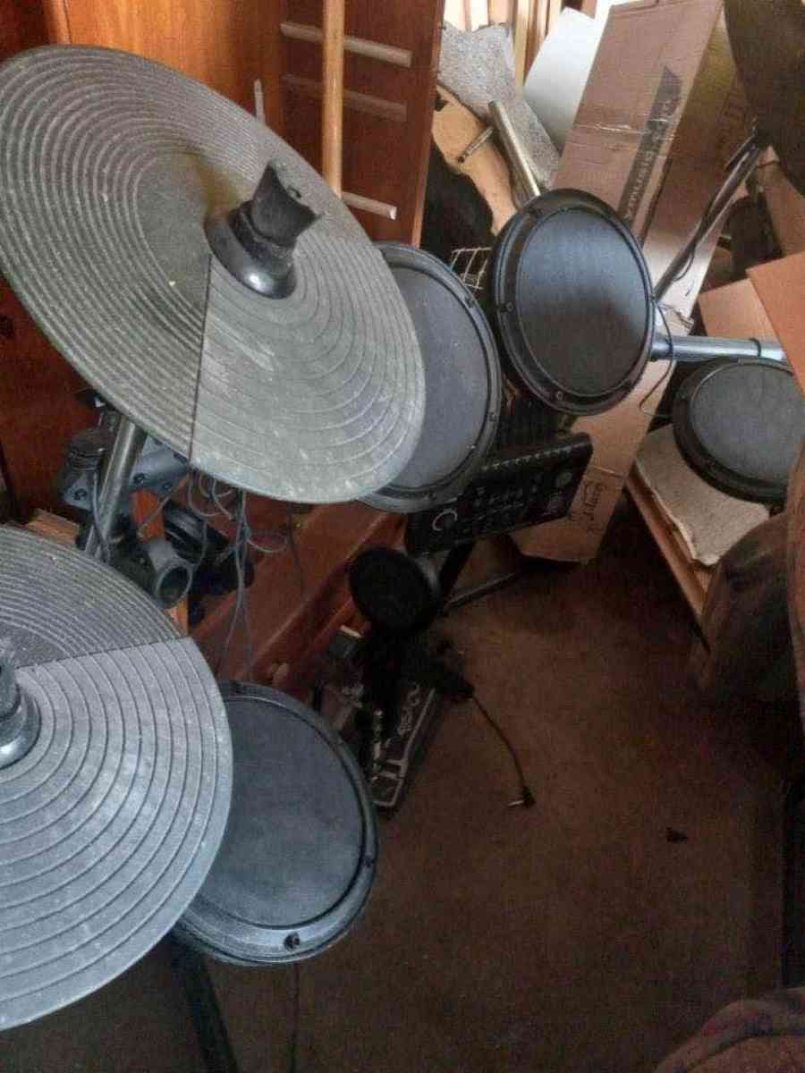 Electric Drum set - Hopedale, Illinois - FleaMarketBay