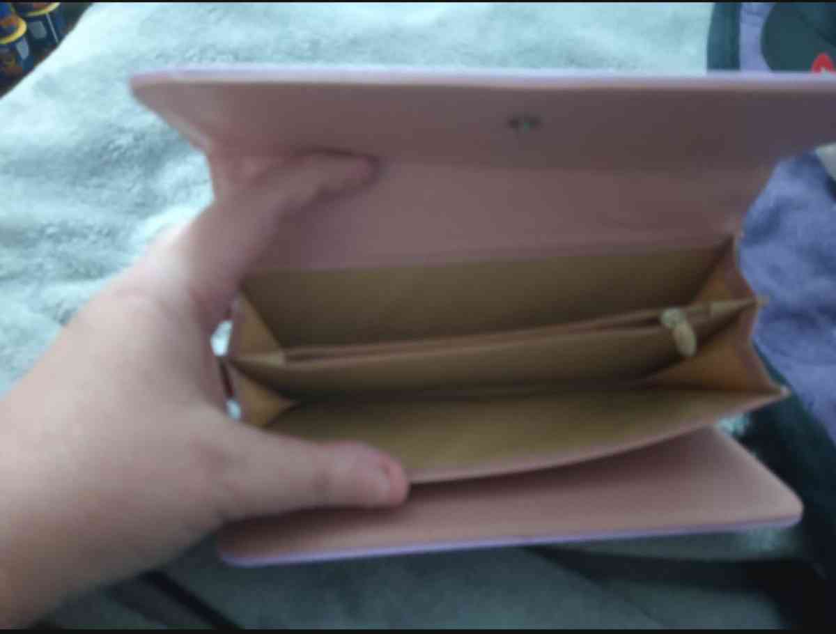 Womens long wallet - Tampa, Florida - FleaMarketBay