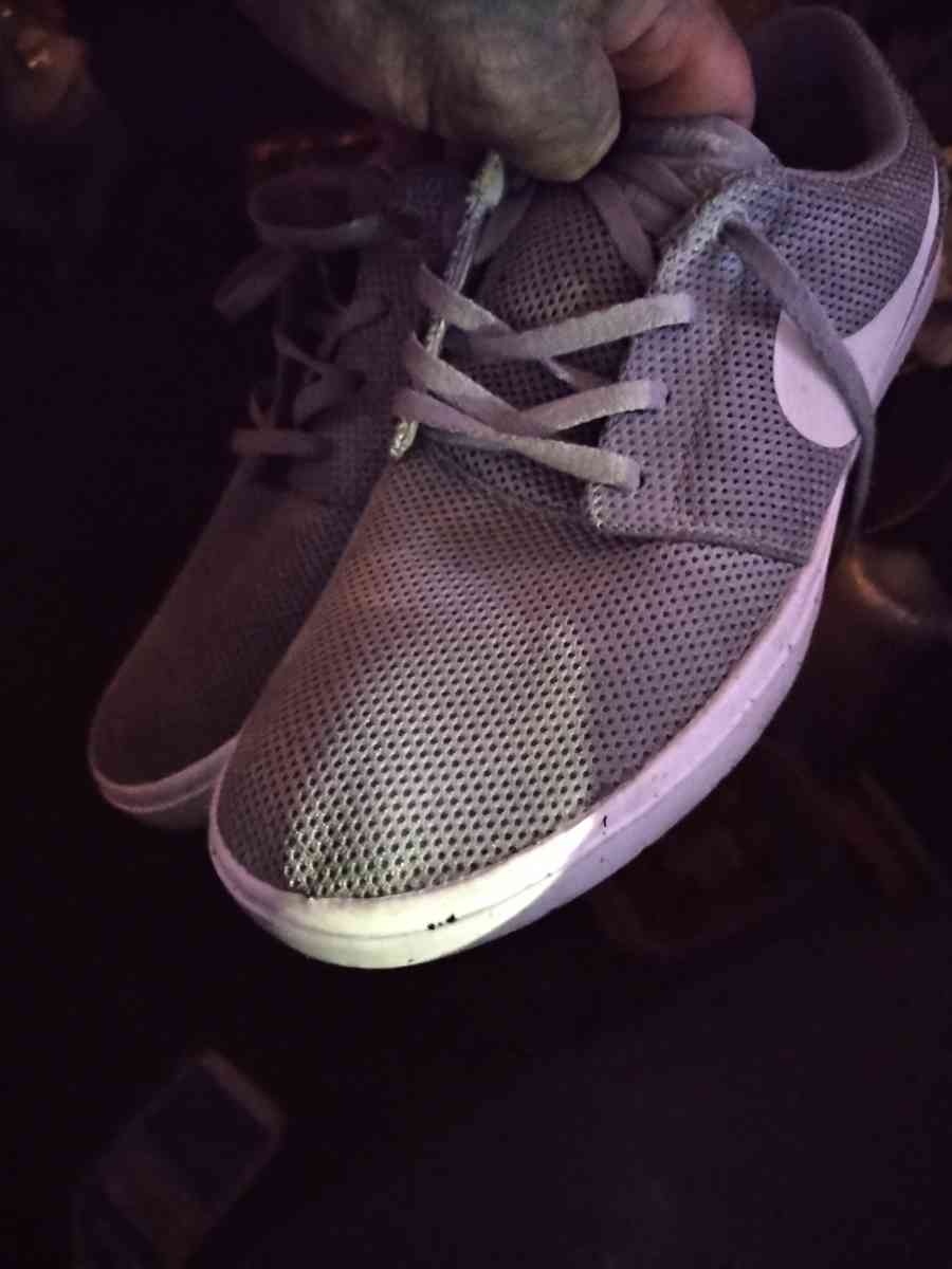 NIKE TENNIS SHOES GREY w White trim size10 - Garden Grove, California - FleaMarketBay