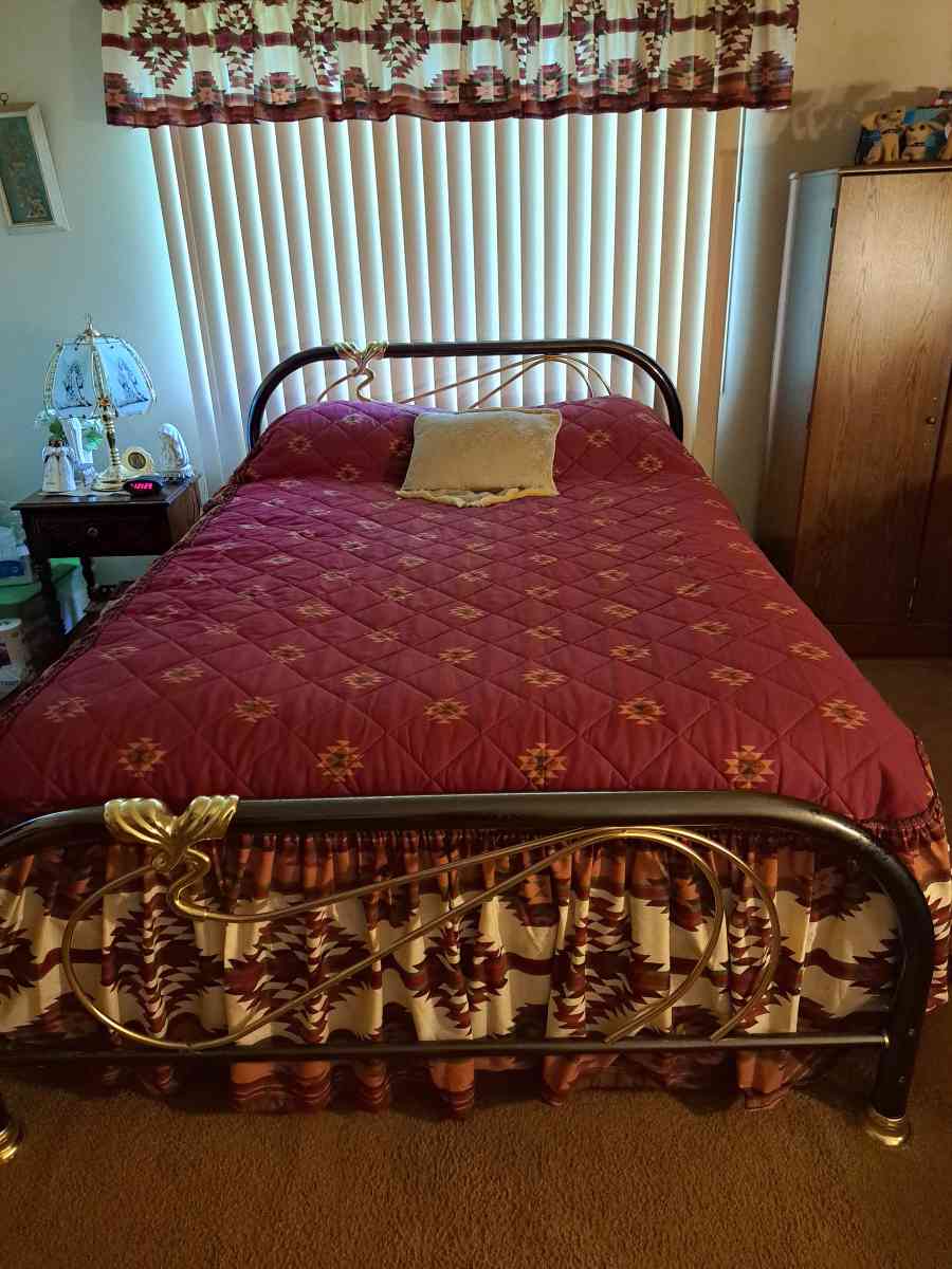 queen bedroom set - Rochester, New York