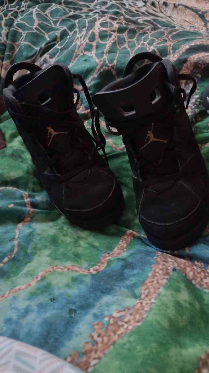Jordans size 2y3y both pairs - Saint Louis, Missouri - FleaMarketBay