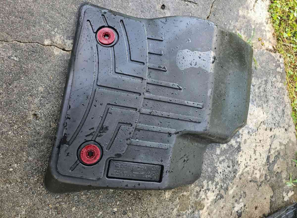 Ford Escape Weathertech Mats and Cargo Liner - Chattanooga, Tennessee - FleaMarketBay