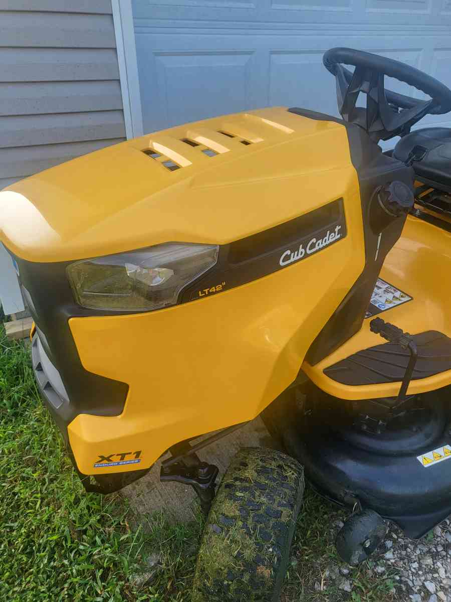 cub cadet riding  lawn mower - Bowling Green, Kentucky - FleaMarketBay